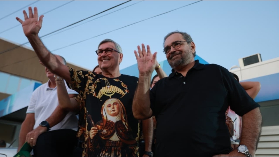 Álvaro Dias participa da procissão de Santa Rita em Santa Cruz e reforça apoio do grupo de Tomba no Trairi
