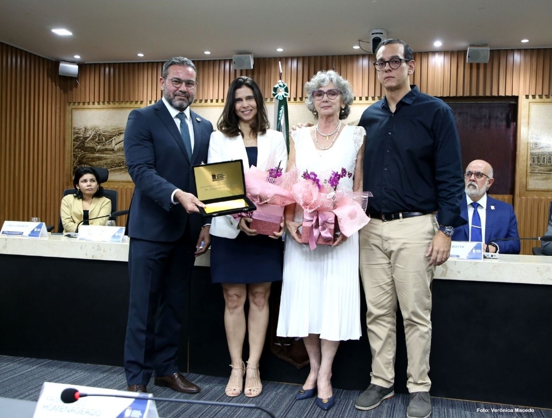 Vereador Irapoã homenageia oftalmologistas e celebra legado do Dr. Araken Britto em sessão solene na Câmara