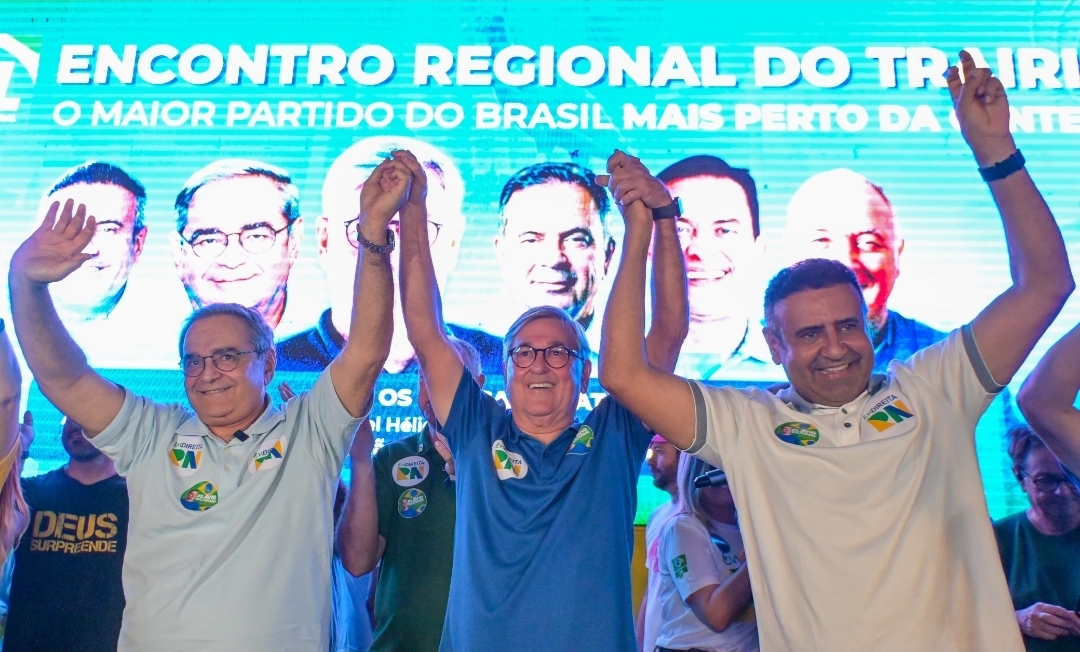 Multidão em Santa Cruz: Álvaro, Rogério e Styvenson, lançam o Endireita RN