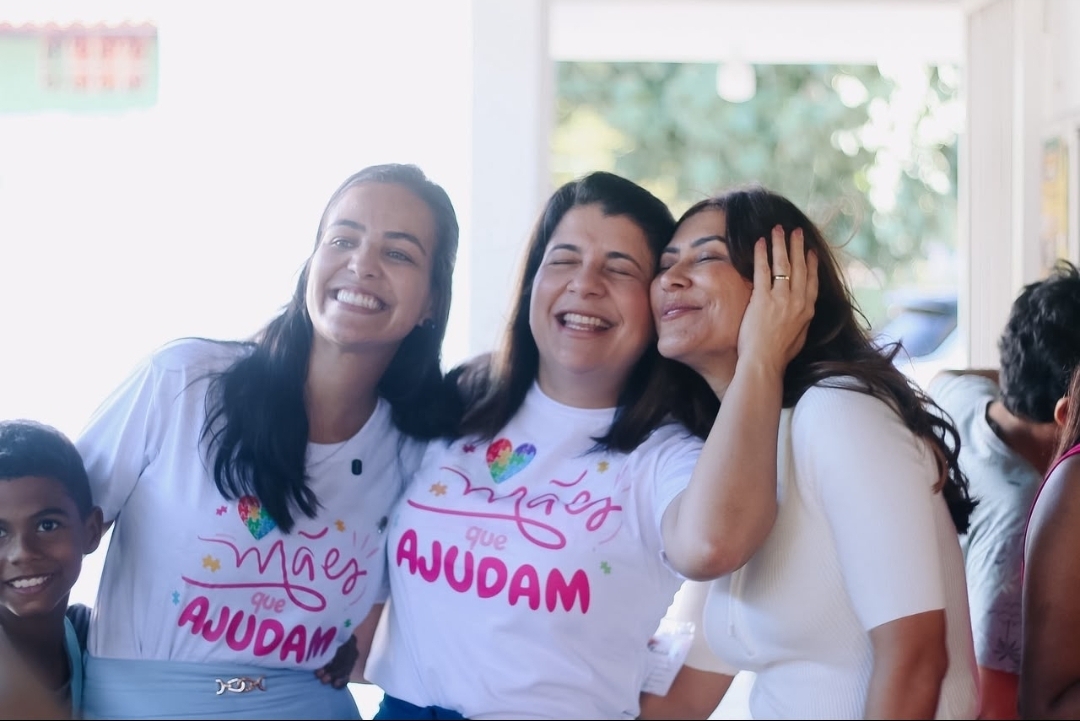 Carla Dickson participa de evento com 4.500 mães atípicas em Natal