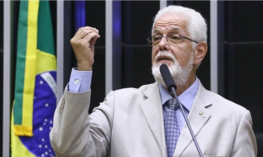 Deputado do PT aciona PGR contra Flávio Bolsonaro por suposto atentado à soberania
