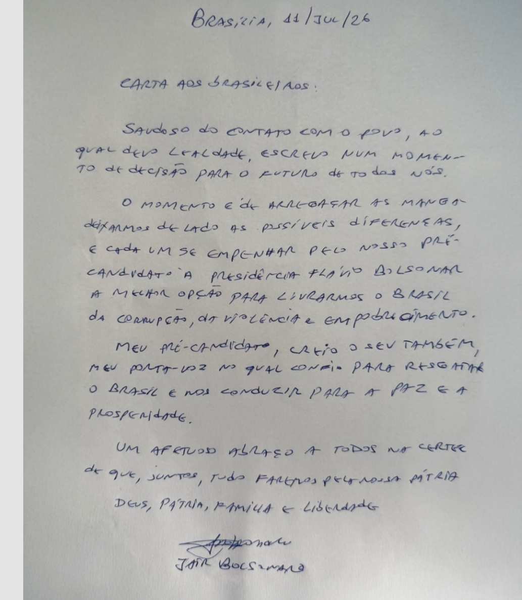 Flávio Bolsonaro divulga “Carta aos Brasileiros” escrita à mão pelo pai