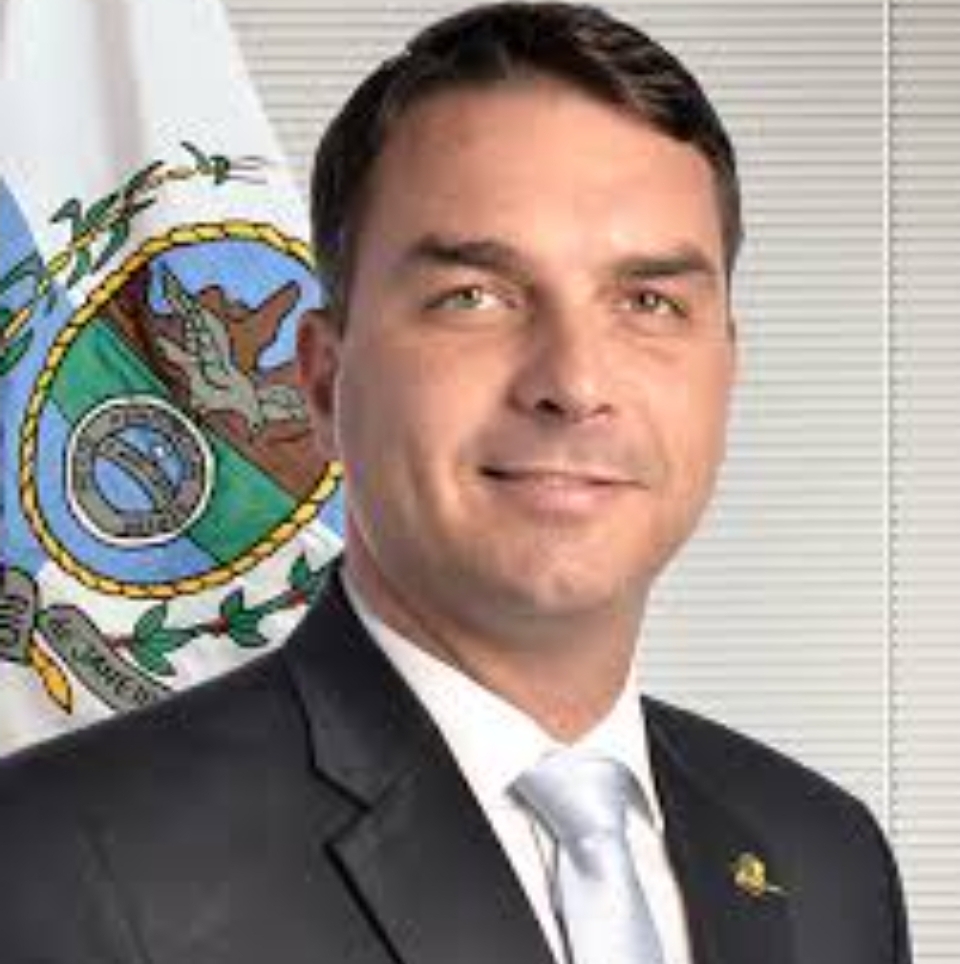 Direito de Flávio de visitar o presidente Jair Bolsonaro é defendido pela OAB