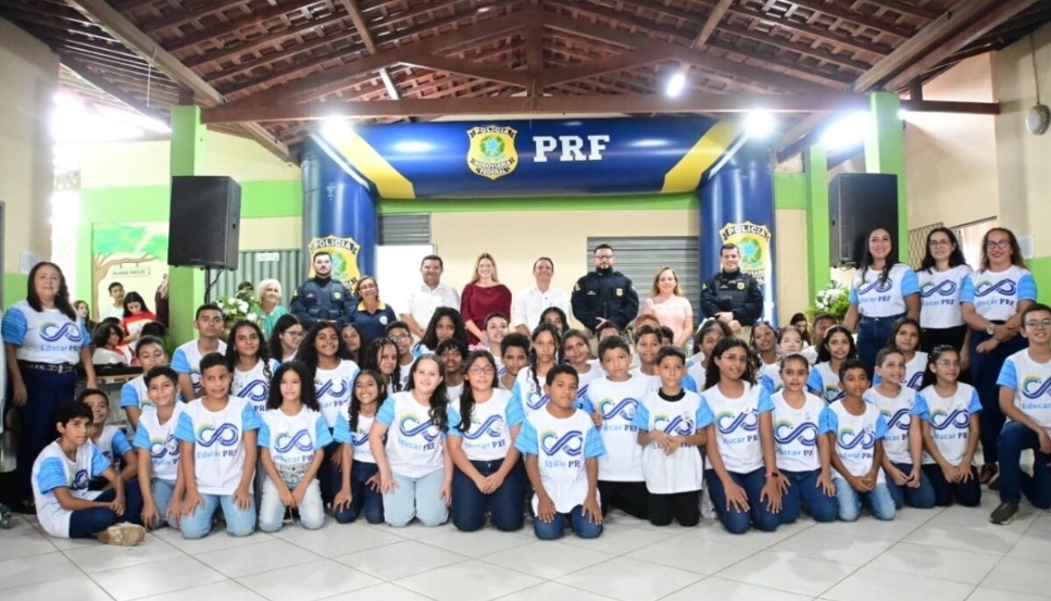 60 crianças aprendem a salvar vidas no trânsito em ação da Prefeitura de Assú com a PRF.