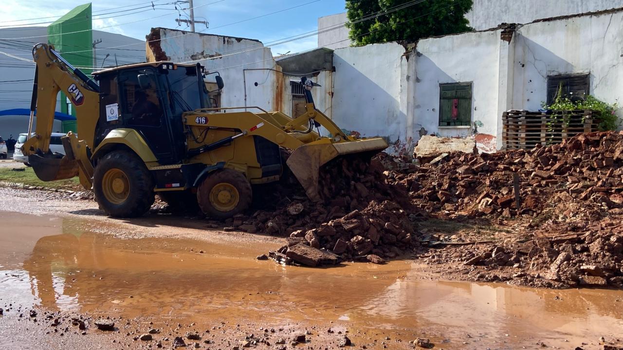 Prefeitura do Assú atua de forma imediata nos pontos afetados pelas fortes chuvas desta segunda