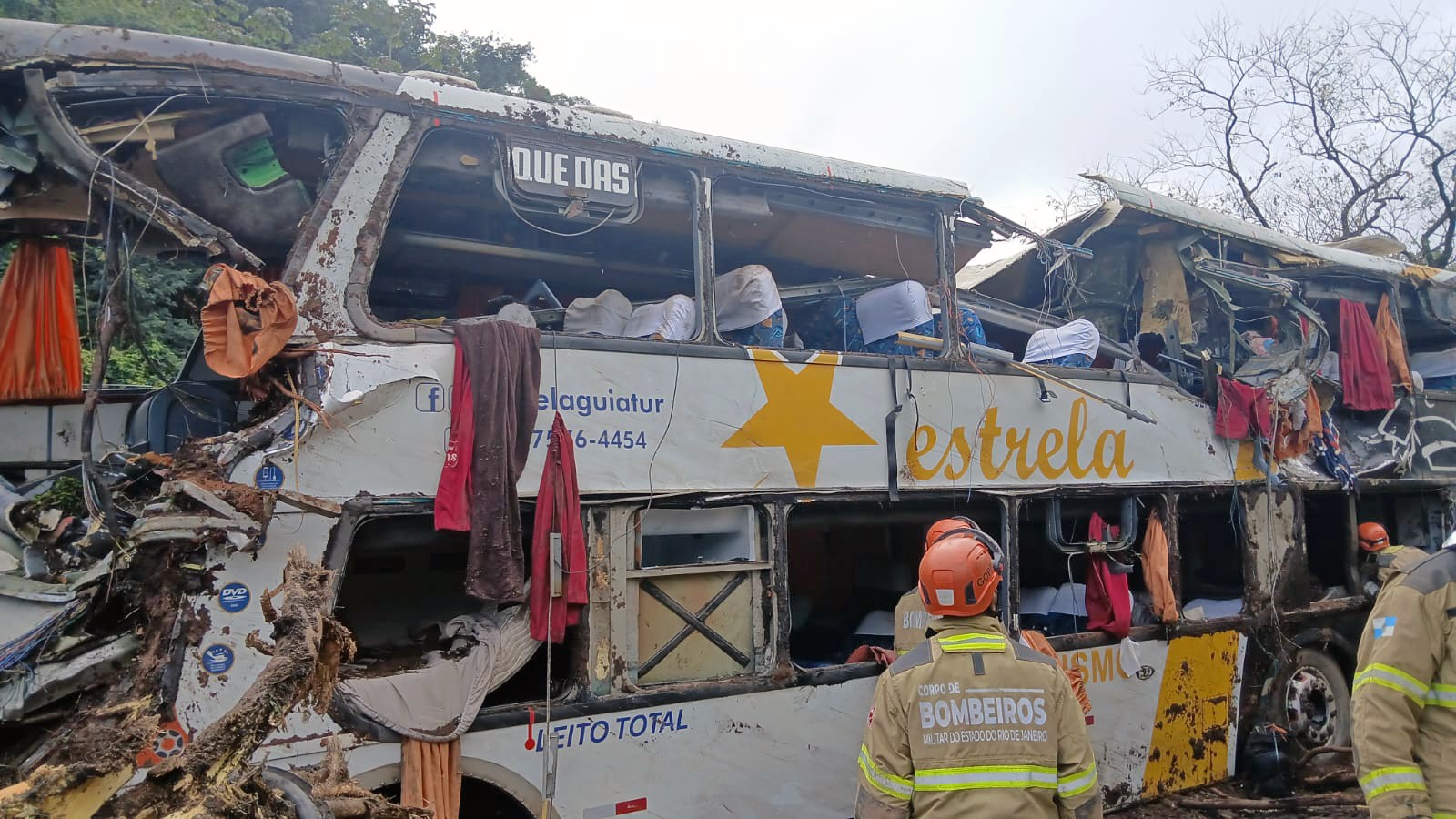 Acidente de ônibus clandestino em Petrópolis deixa 10 mortos