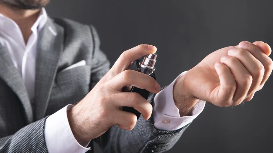 Anvisa suspende perfumes e cosméticos por irregularidades sanitárias