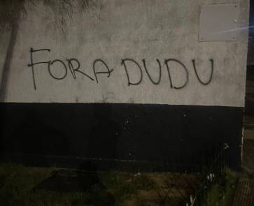 “Fora Dudu”: torcida do ABC protesta e exige saída do presidente