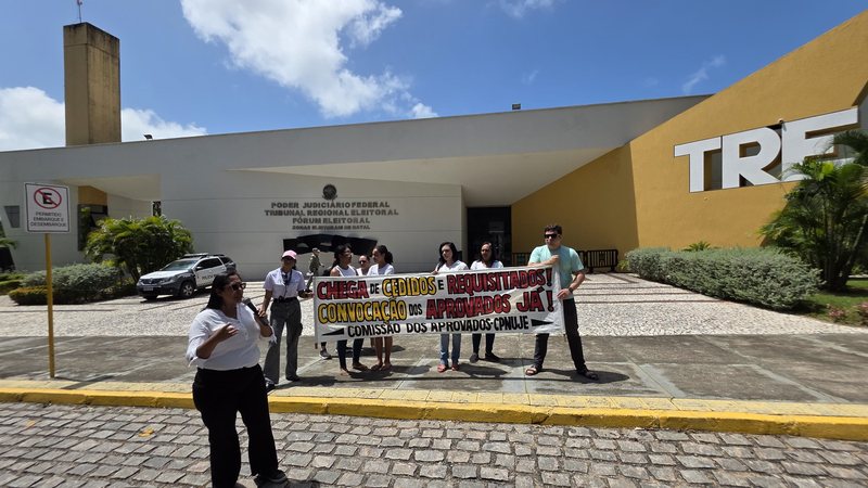 Aprovados no concurso do TSE protestam por nomeações no RN