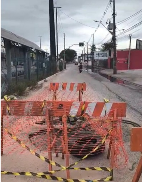 Avenida Nevaldo Rocha tem faixa interditada para obra de manutenção