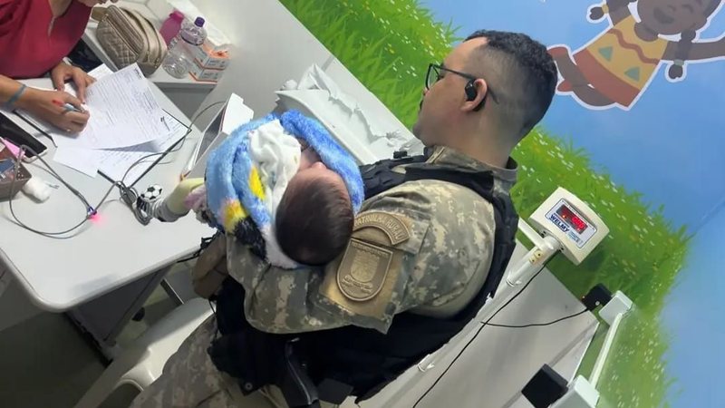 Policiais Militares do RN salvam bebê de 22 dias que parou de respirar após engasgo