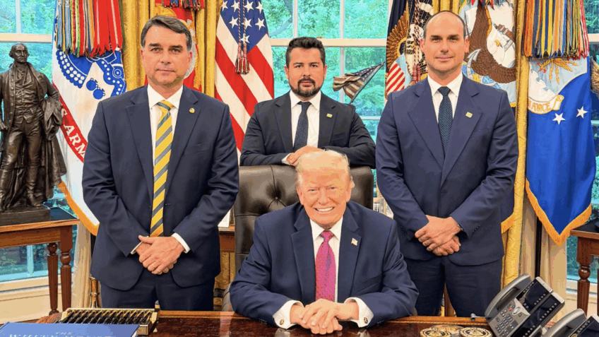 Senador Flávio Bolsonaro se reúne com Donald Trump em Washington e gera repercussão na base bolsonarista