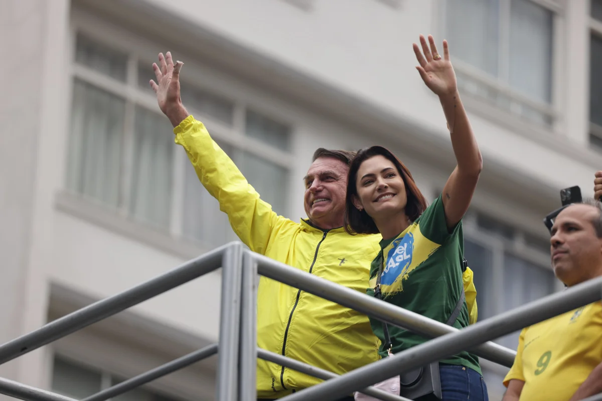 Jair Bolsonaro articula candidatura de Michelle ao Senado por Brasília