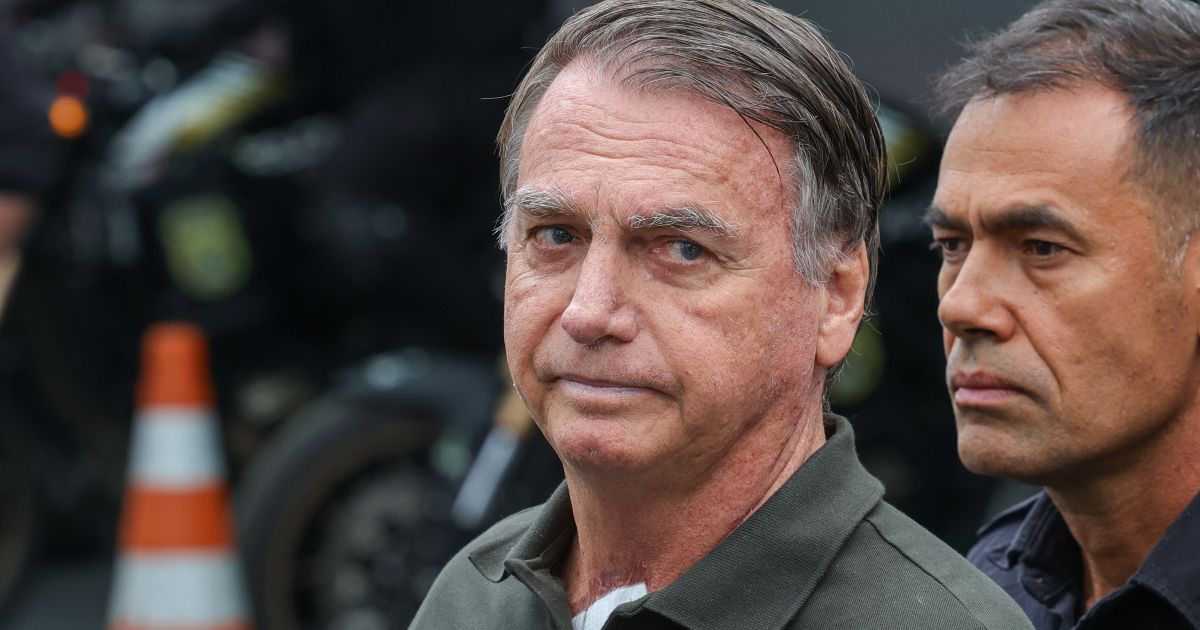 Bolsonaro indica preferência por Zema como vice de Flávio