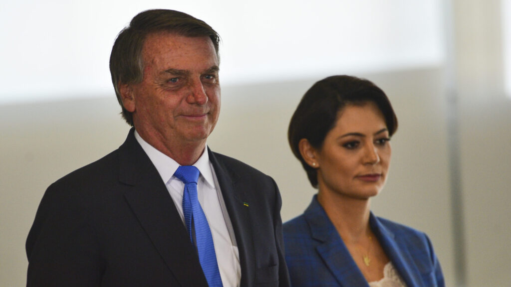 Jair Bolsonaro mantém apoio à candidatura de Michelle ao Senado pelo Distrito Federal