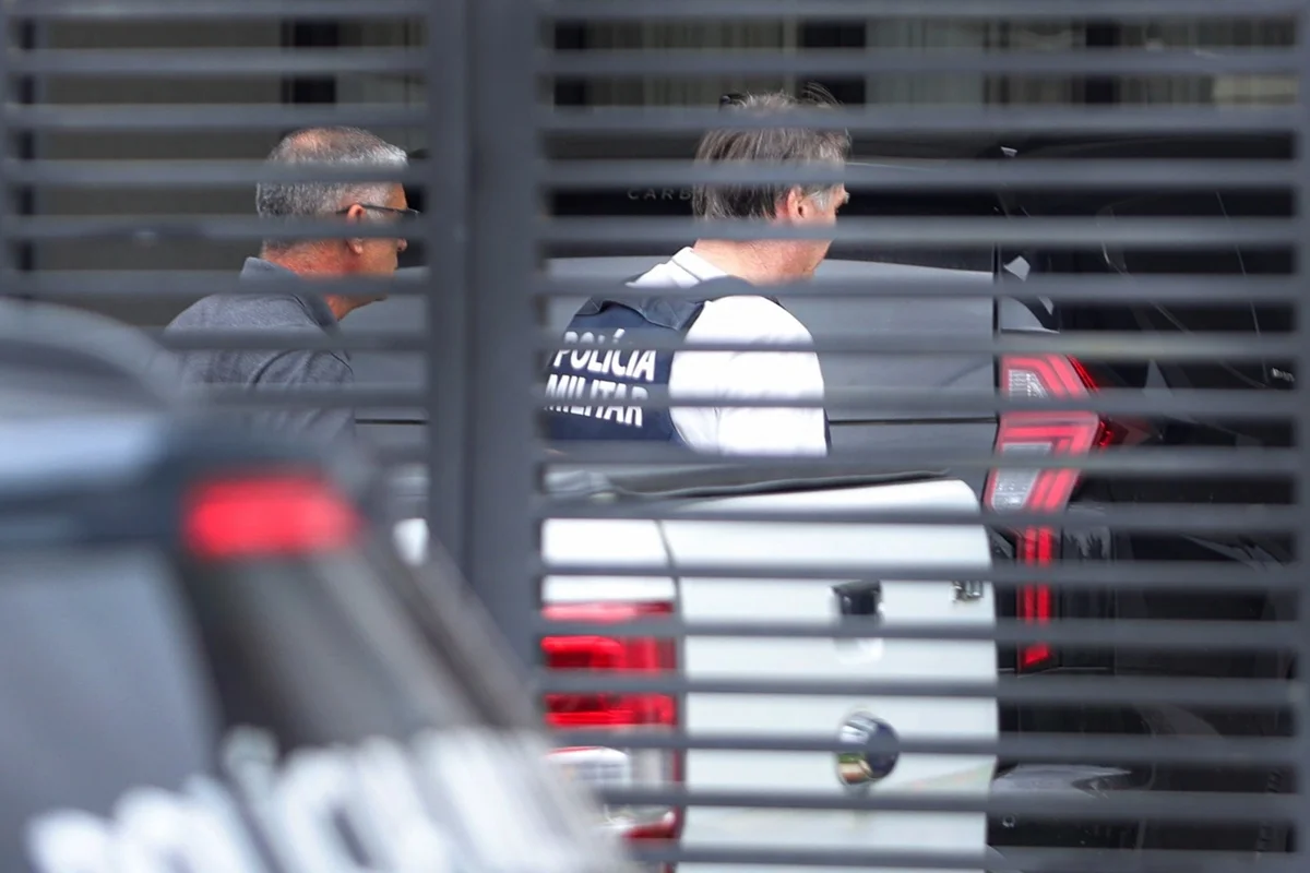 PCDF ouvirá Bolsonaro em casa sobre arma apreendida com sargento do GSI