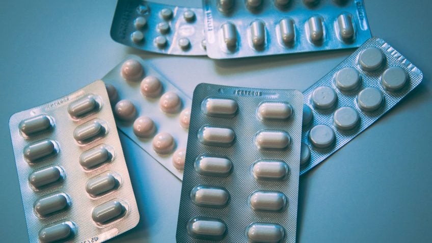 Fiocruz domina tecnologia para produzir medicamento contra o HIV