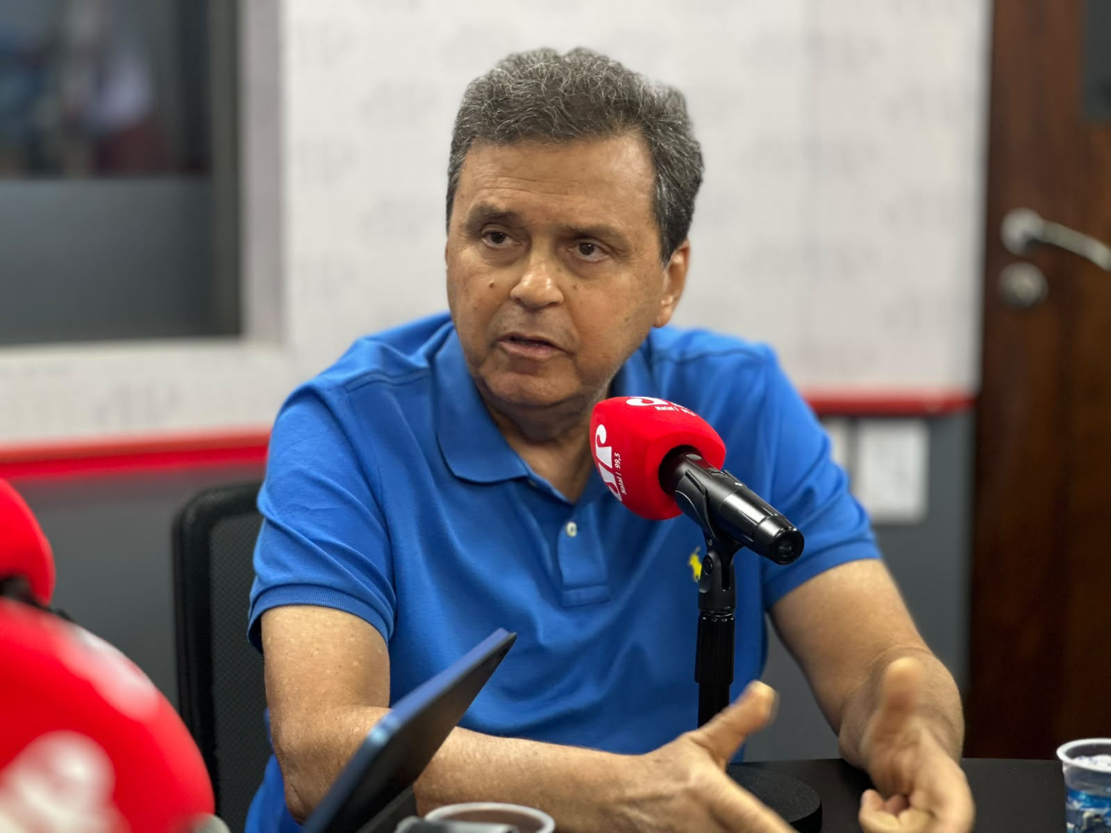 Carlos Eduardo detalha bastidores da desistência e coordenação de campanha de Allyson Bezerra