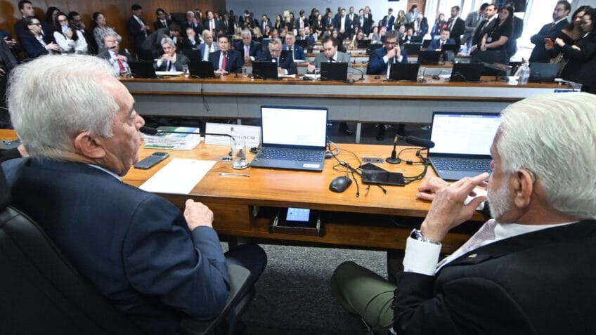 CCJ aprova aposentadoria especial para agentes de saúde e endemias