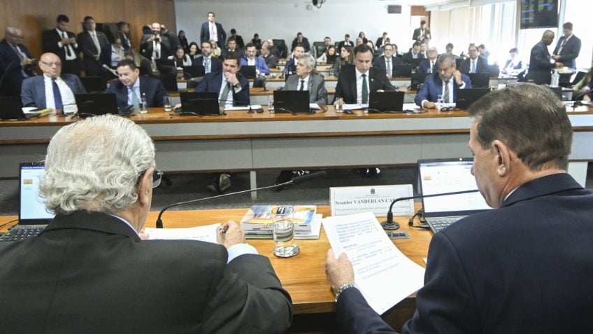 CCJ do Senado aprova que servidor público possa atuar como MEI