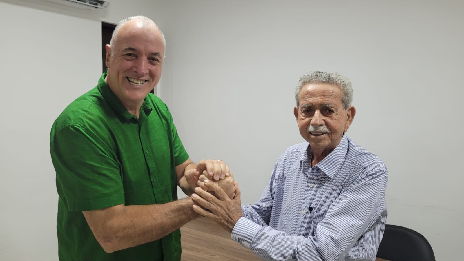 Coronel Hélio oficializa Valério Marinho e Gabriela Fagundes como suplentes