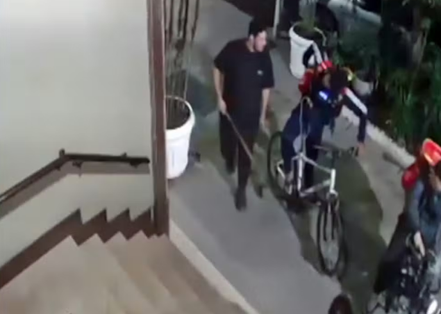 Seguranças são presos após morte de ciclista espancado