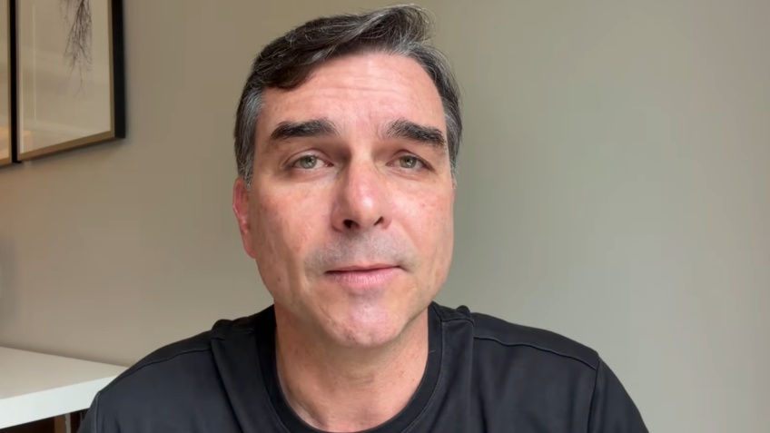 Defesa afirma que Jair não autorizou divulgação de carta por Flávio
