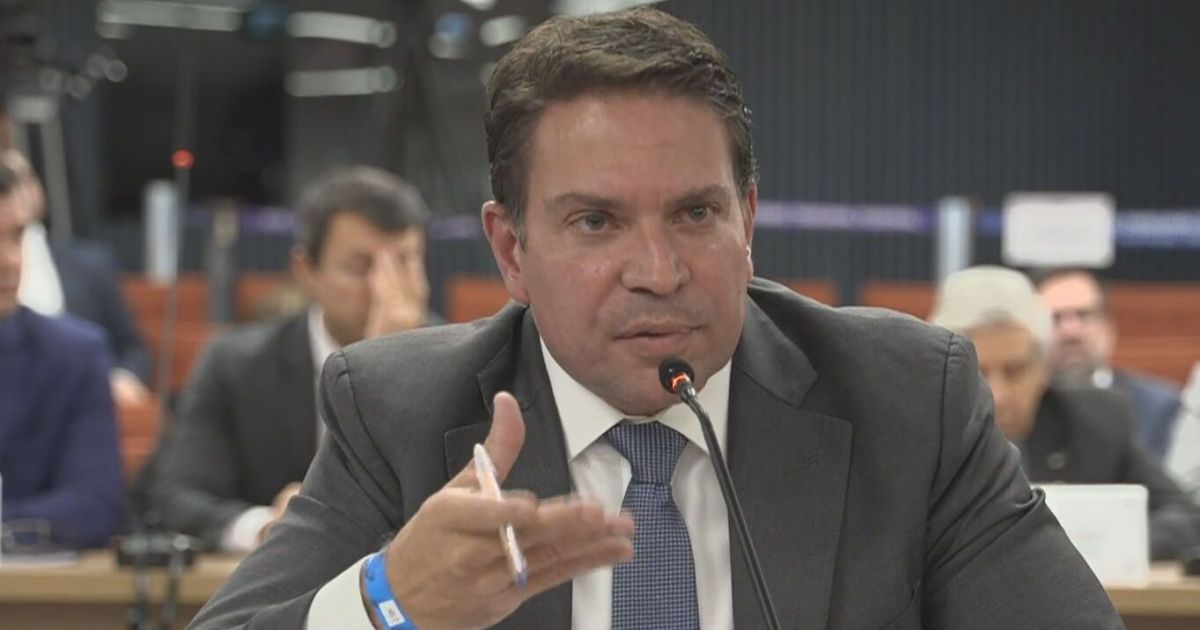 Governo nomeia nova delegada após expulsão de oficial nos EUA