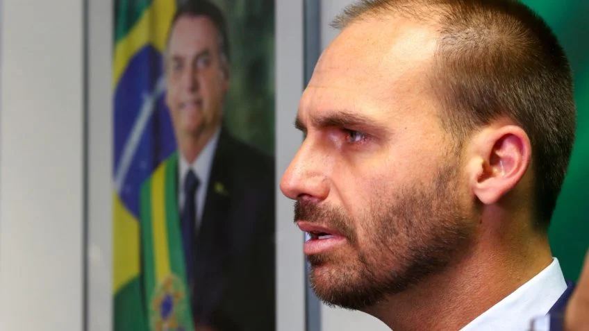 Eduardo Bolsonaro endossa críticas de Elon Musk sobre urnas eletrônicas