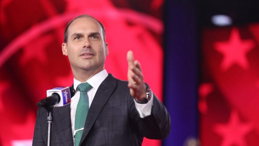 Eduardo Bolsonaro mora em mansão de R$ 6 milhões no Texas, afirma reportagem
