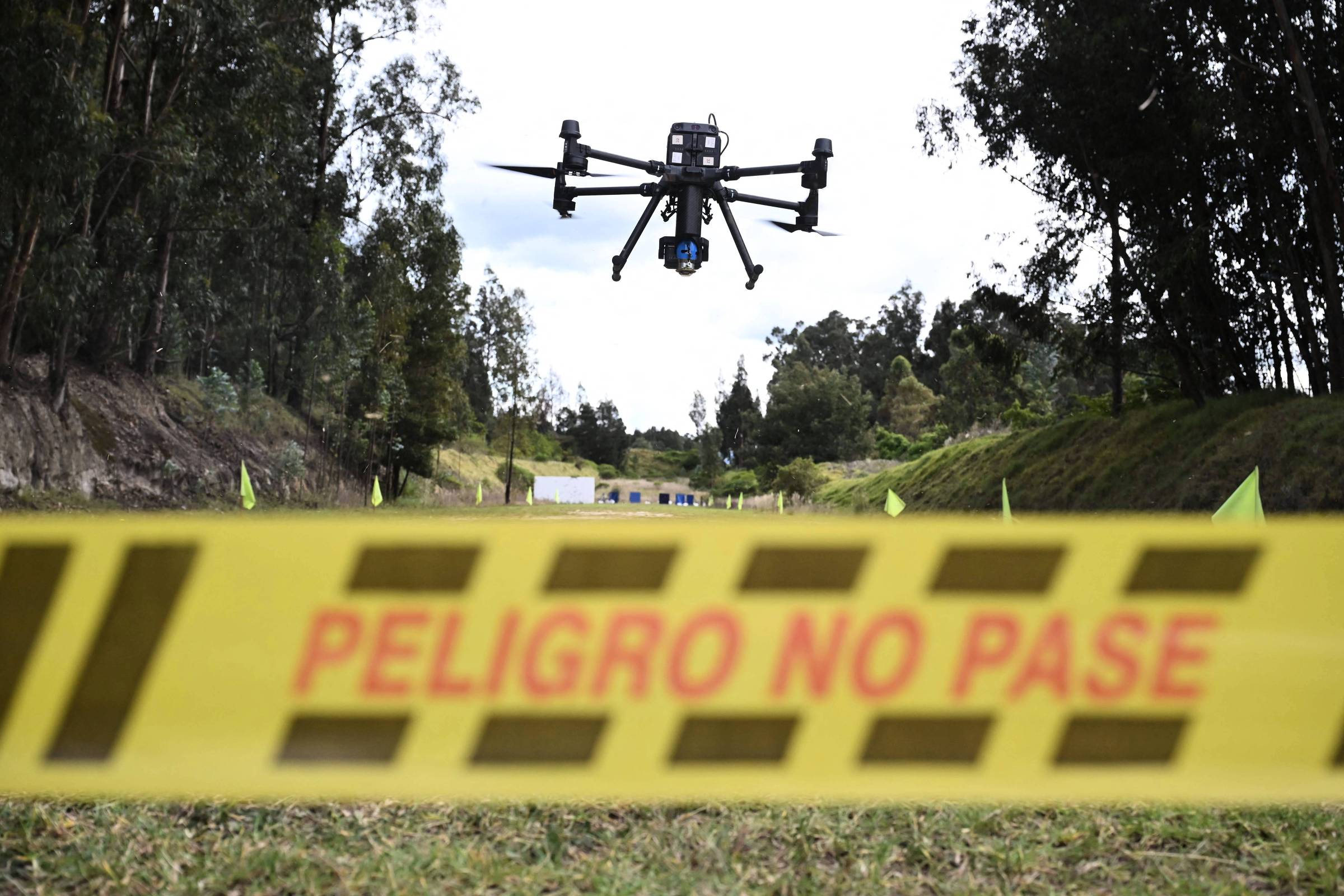 Novo presidente da Colômbia enfrentará guerrilhas com drones