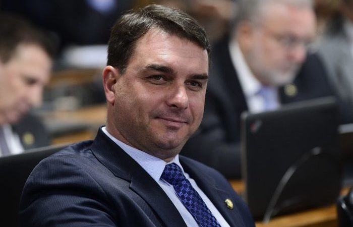 Estratégia de Flávio Bolsonaro para enfrentar possível vídeo privado