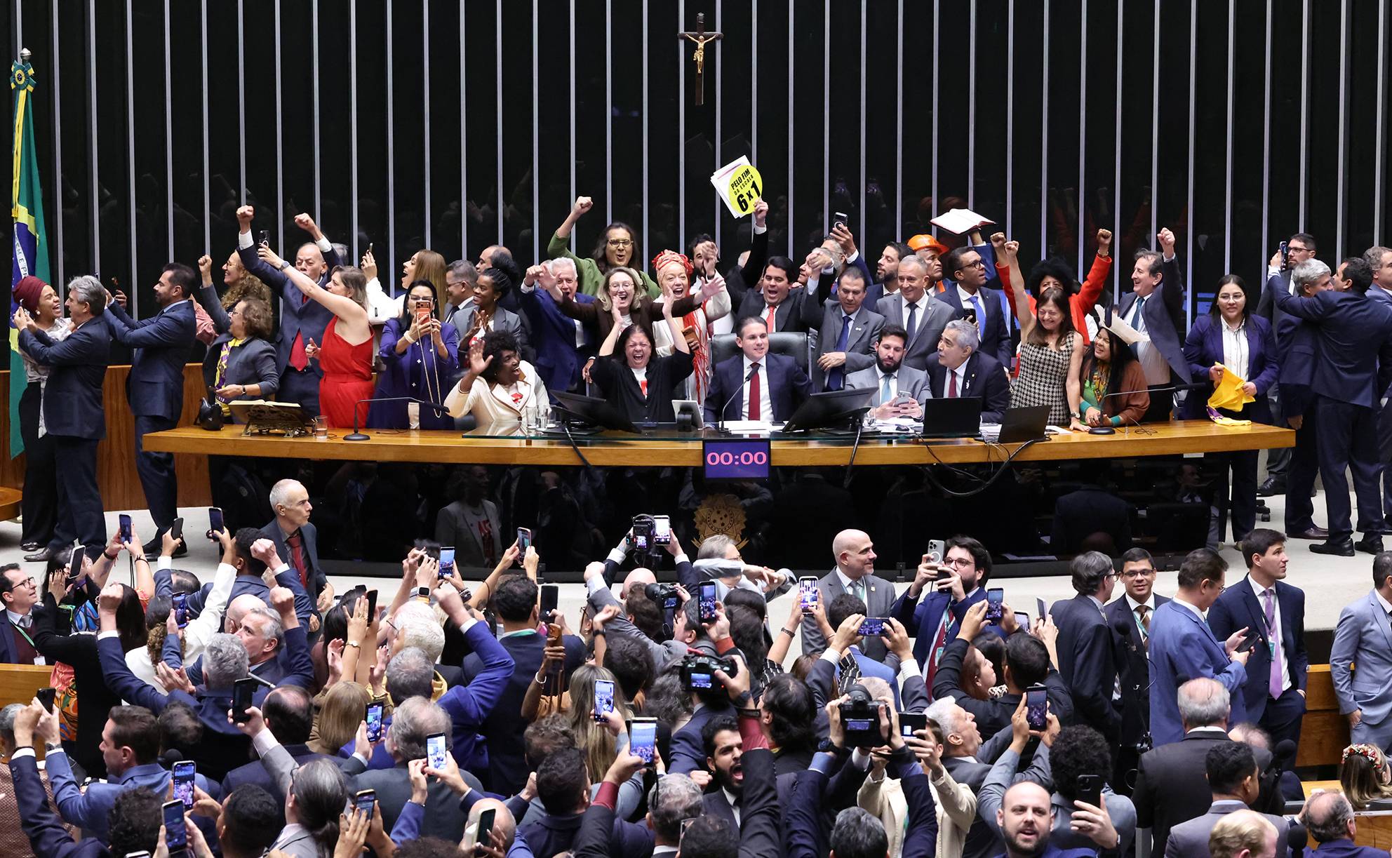 Todos os oito deputados federais da bancada do Rio Grande do Norte votaram favoravelmente à proposta que extingue a escala 6x1