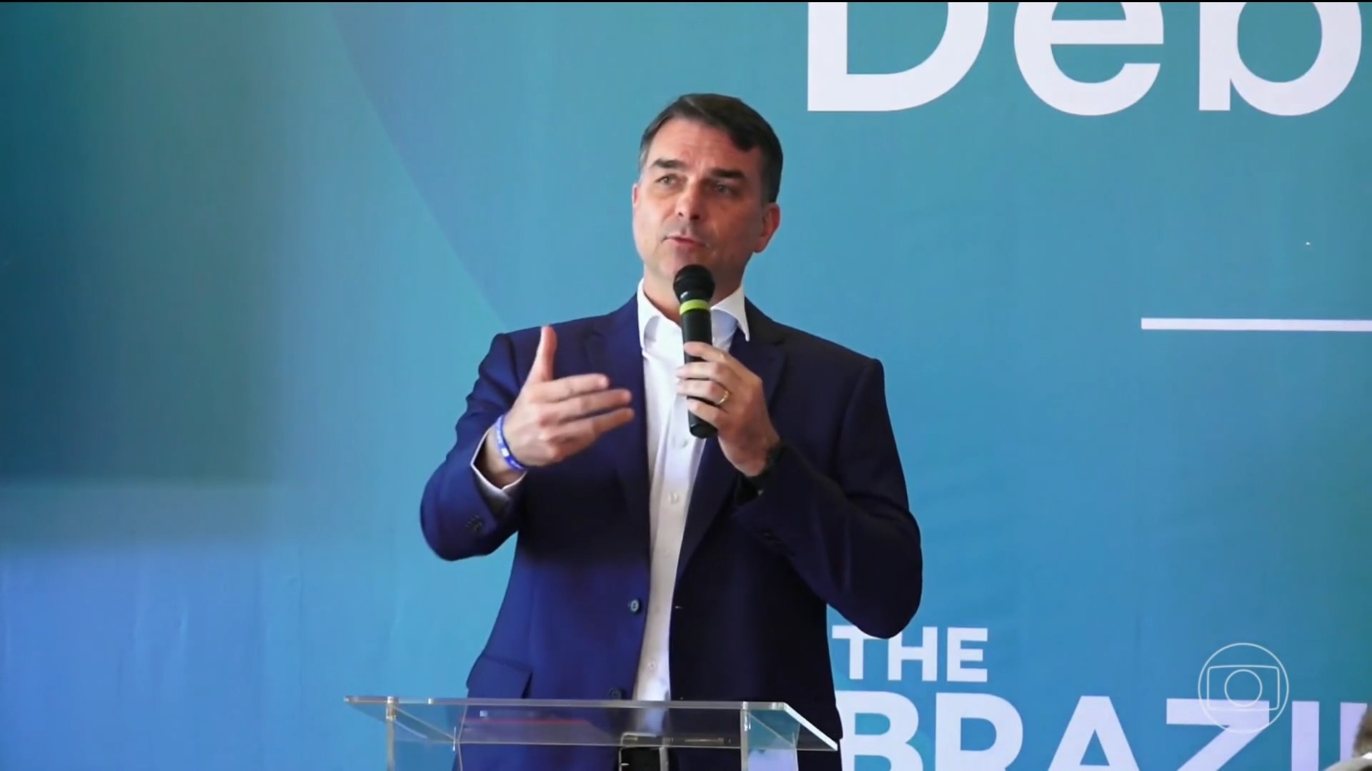 Flávio Bolsonaro declara que aceitará resultado e confia na imparcialidade do TSE