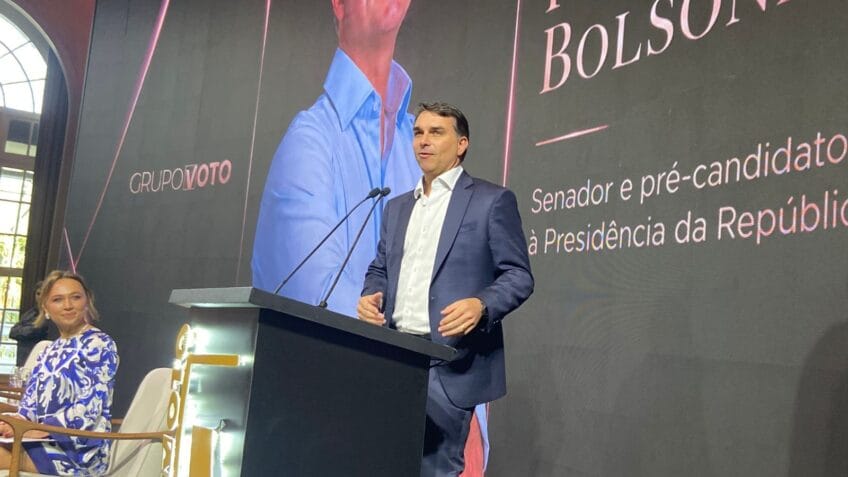 Flávio Bolsonaro afirma que Lula se assemelha a chefe do PCC