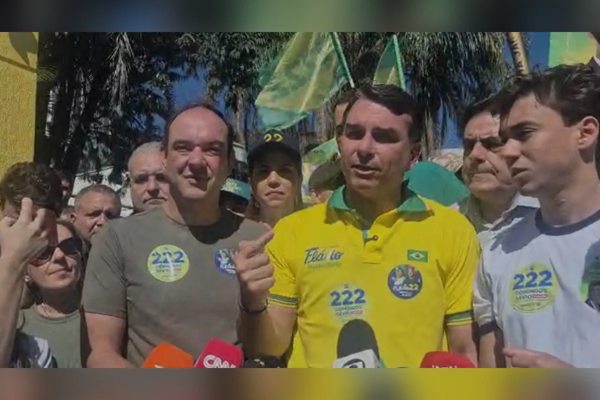 Flávio Bolsonaro aponta vantagem sobre Lula em sondagem interna do PL