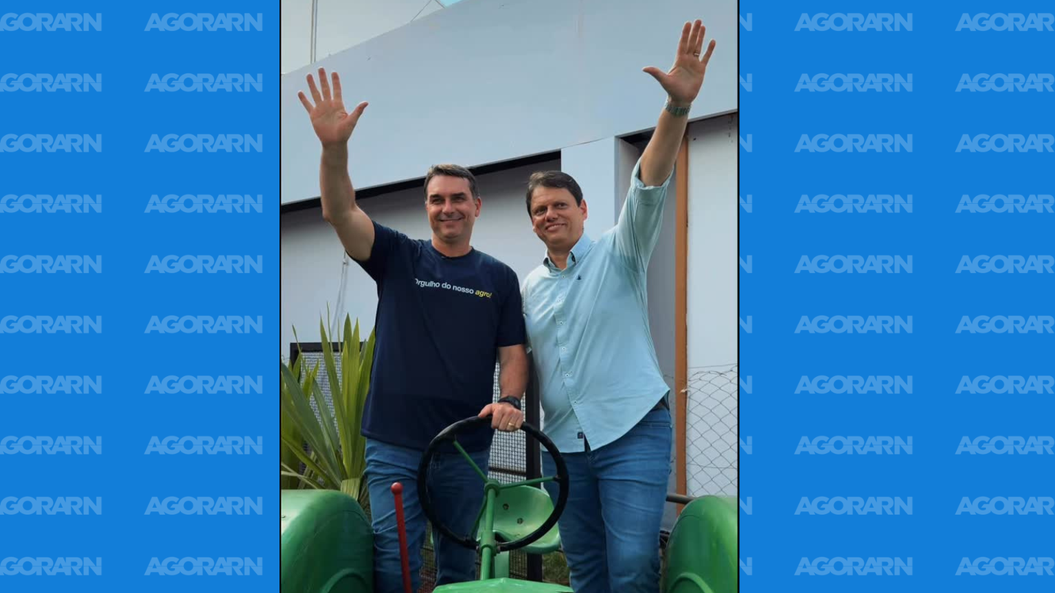Flávio Bolsonaro e Tarcísio de Freitas selam aliança em pré-campanha presidencial