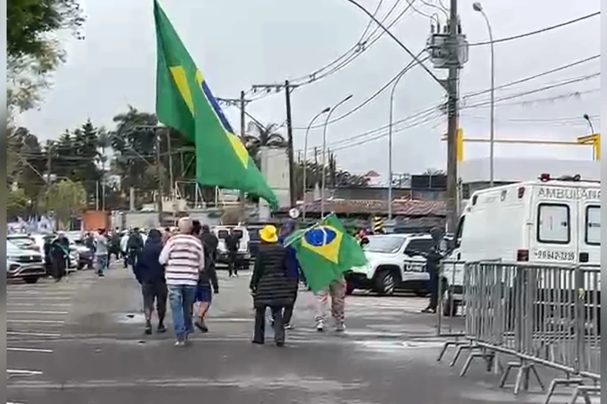 Flávio Bolsonaro cancela agenda em Juiz de Fora após impossibilidade de pouso
