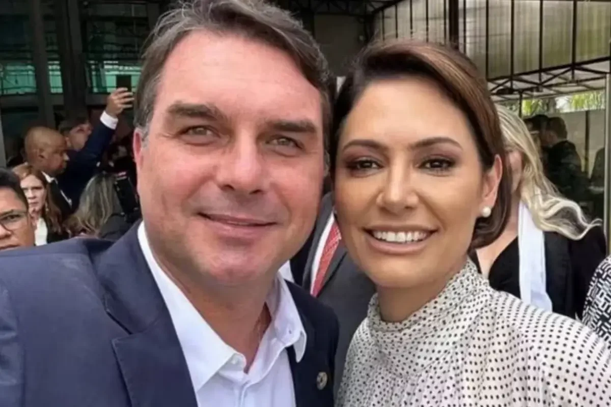 Flávio e Michelle Bolsonaro gravam propaganda eleitoral juntos