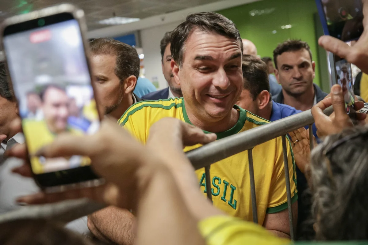 Flávio intensifica articulação política em giro por convenções