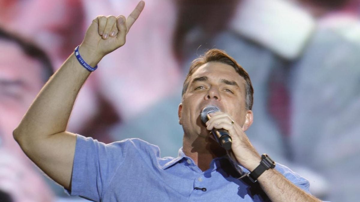 Flávio Bolsonaro questiona uso do termo genocida contra Lula por mortes na Terra Yanomami