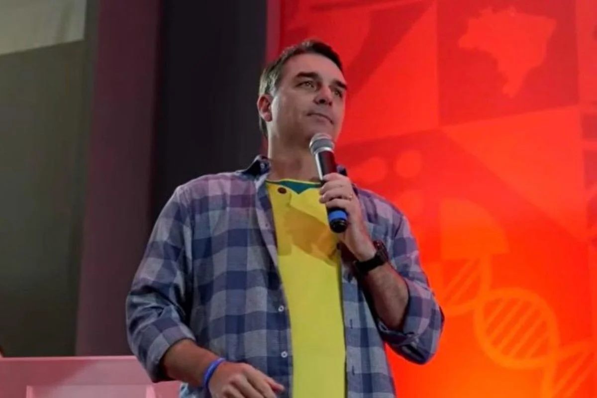 Flávio propõe uso de tropas em portos para barrar cocaína made in Brazil