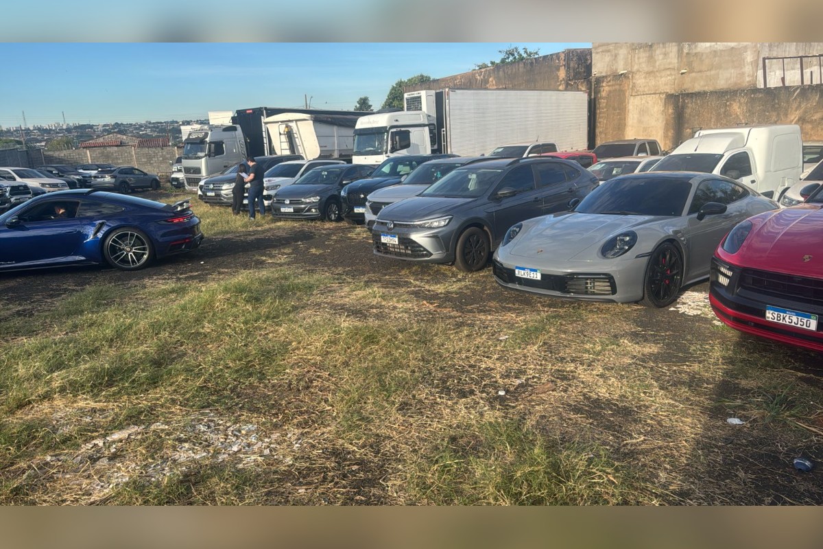 PF apreende frota de luxo e bloqueia R$ 78 milhões do tráfico
