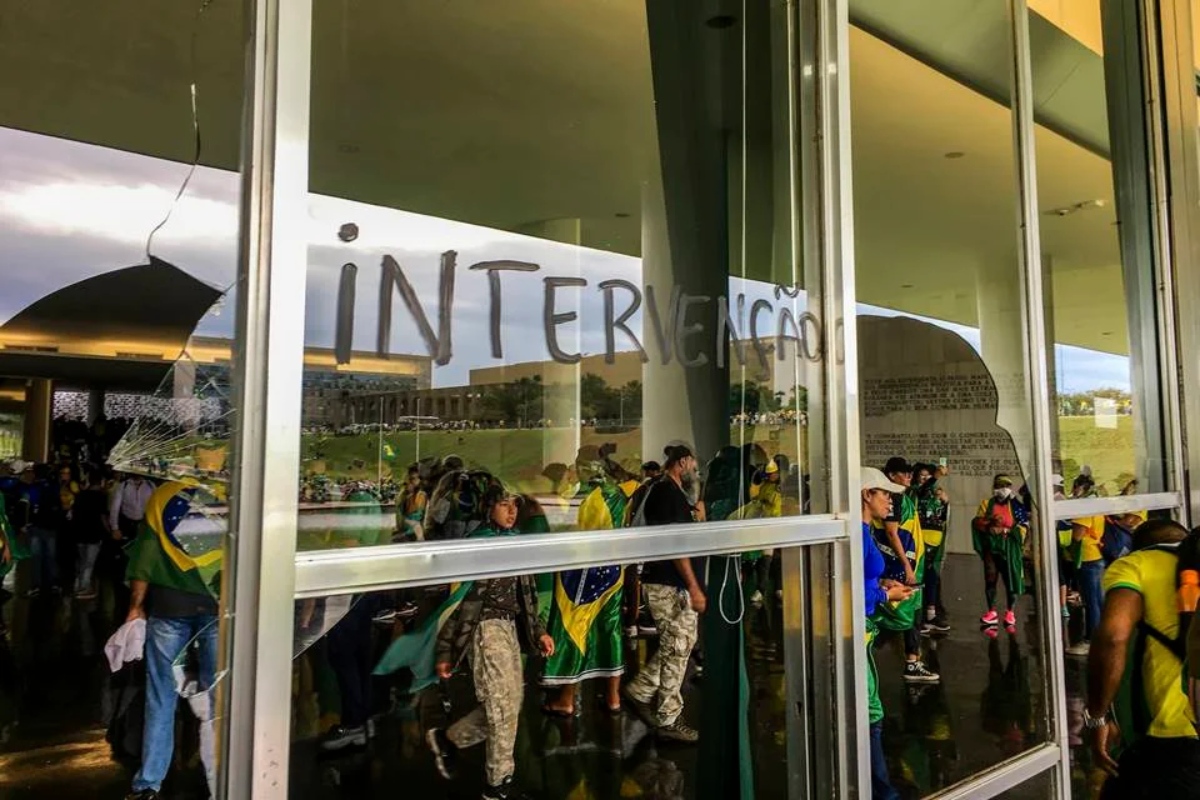 Brasileiros rejeitam redução de penas para condenados pelo 8 de Janeiro