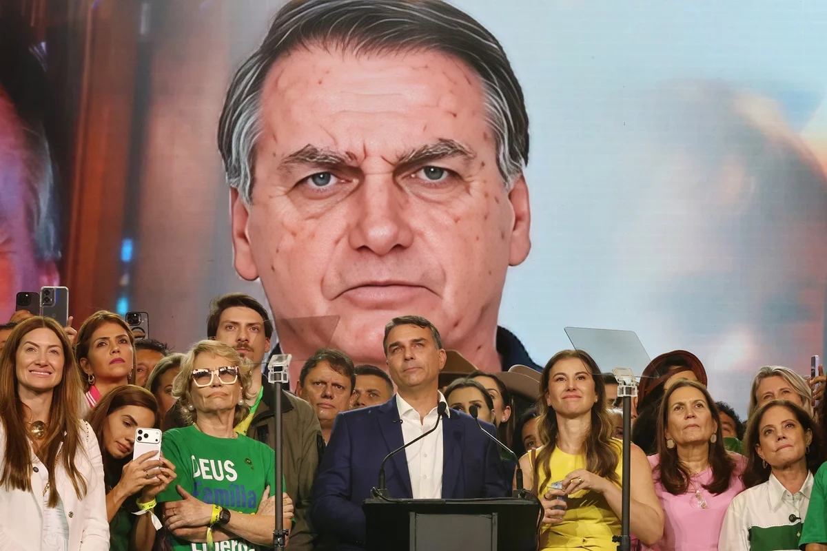 Gonet pede ao Supremo manutenção de restrição a visitas de Flávio a Bolsonaro