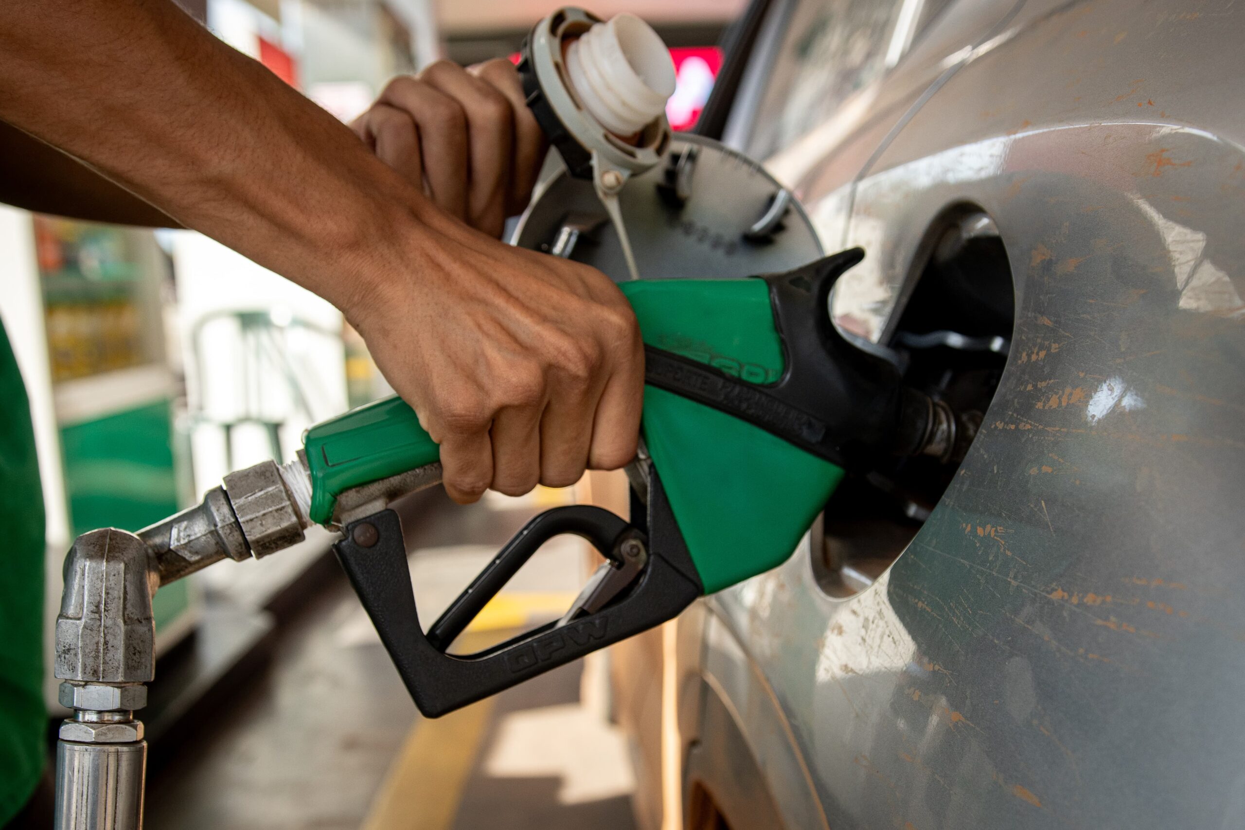 Governo subsidia diesel para conter preços no Brasil