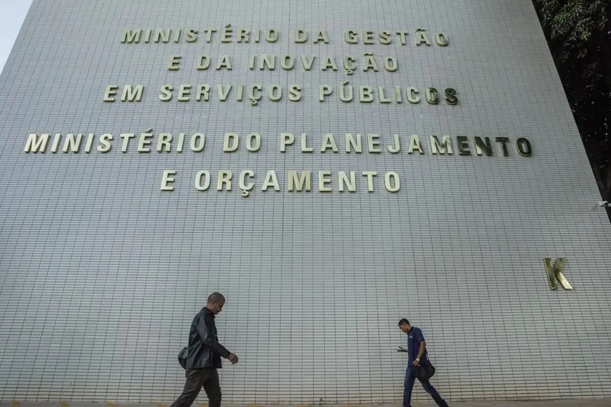 Governo autoriza concursos para Receita Federal e Banco Central com 316 vagas
