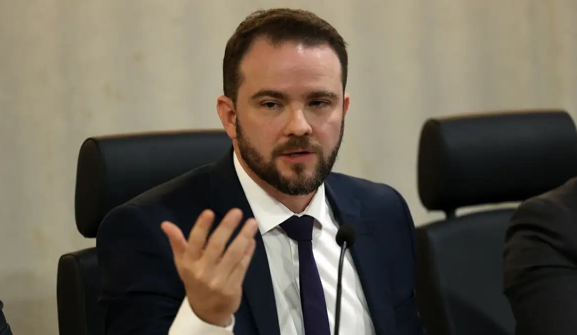 Governo propõe mecanismo para frear preços de combustíveis