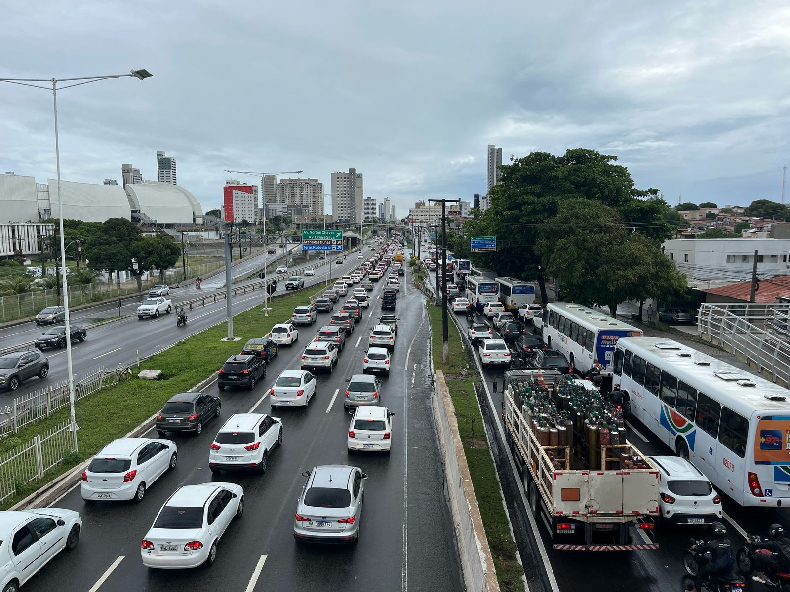 Justiça condena motorista que fugiu após acidente e enviou irmão gêmeo para enganar a PRF