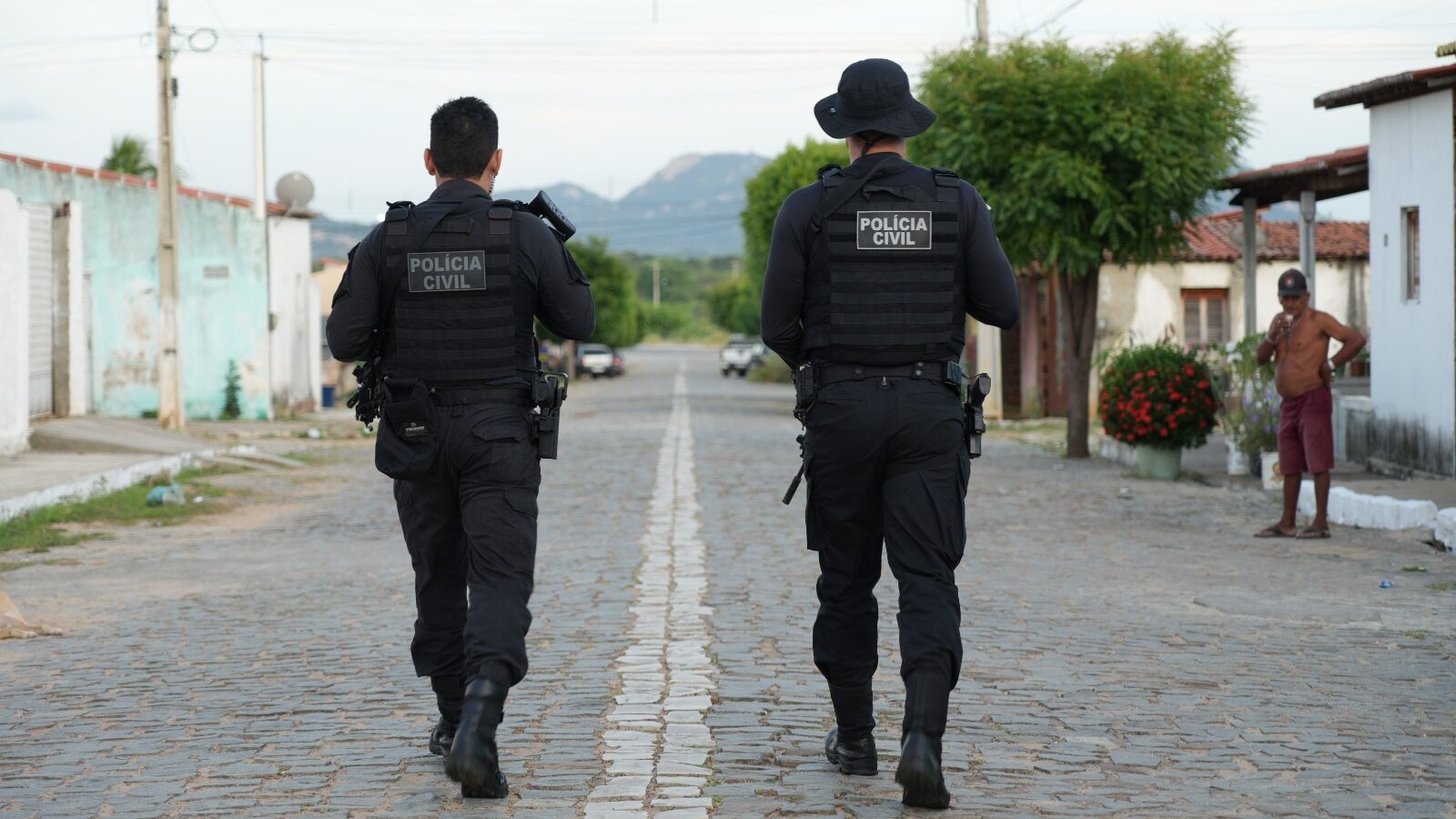 Polícia Civil prende dois homens suspeitos de roubar R$ 50 mil em Alto do Rodrigues